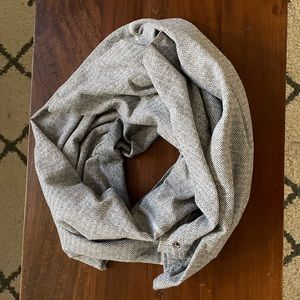 Lululemon vinyasa scarf in Ghost herringbone